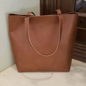 Madewell Medium Transport Tote
F5788 leather